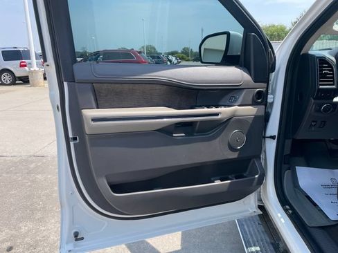 Used 2020 Ford Expedition Limited w/ Equipment Group 302A AWD/4WD image 20