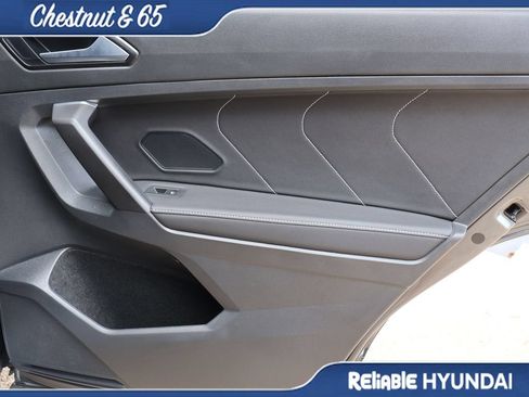 Used 2022 Volkswagen Tiguan SE FWD image 12