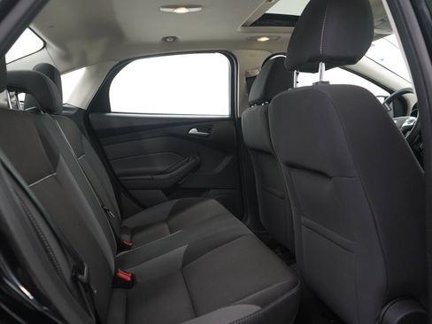 Used 2013 Ford Focus SE w/ SE Winter Pkg FWD image 11