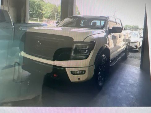 Used 2023 Nissan Titan PRO-4X w/ Pro-4x Convenience Package AWD/4WD image 1