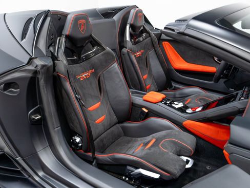 Used 2021 Lamborghini Huracan EVO RWD image 26