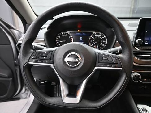 Used 2024 Nissan Altima 2.5 SV FWD image 30