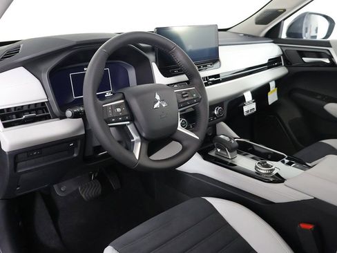 New 2025 Mitsubishi Outlander SE AWD/4WD image 31