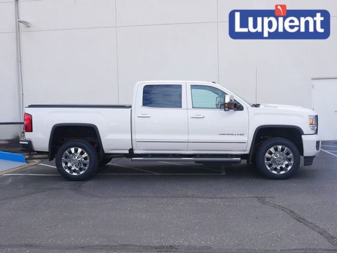 Used 2019 GMC Sierra 2500 Denali w/ Duramax Plus Package image 2