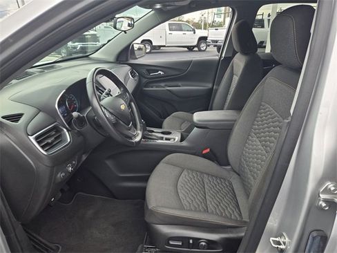 Used 2021 Chevrolet Equinox LT w/ Driver Convenience Package image 10