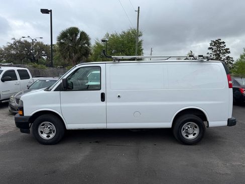 Used 2018 Chevrolet Express 2500 w/ Driver Convenience Package RWD image 6