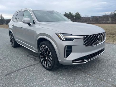 Used 2025 Volvo XC90 B6 Plus image 2