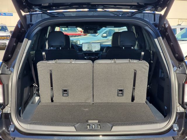 Used 2026 Ford Explorer ST-Line w/ ST-Line Street Pack RWD image 17
