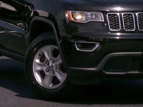 Used 2017 Jeep Grand Cherokee Laredo w/ Quick Order Package 23E AWD/4WD image 22