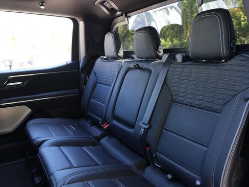 Used 2024 GMC Sierra EV Denali image 3