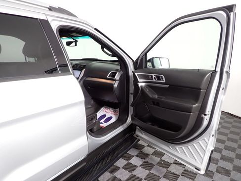 Used 2013 Ford Explorer XLT FWD image 37
