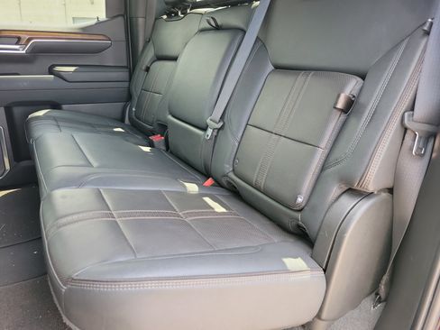 Used 2023 Chevrolet Silverado 1500 High Country w/ Technology Package AWD/4WD image 7