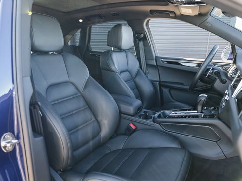 Certified 2025 Porsche Macan image 29