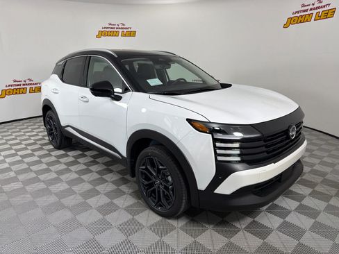 New 2026 Nissan Kicks SR w/ SR Premium Package FWD image 8