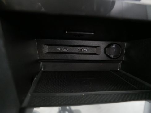 Certified 2024 Volkswagen Tiguan SE R-Line AWD/4WD image 30