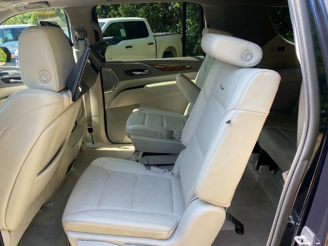 Used 2021 Cadillac Escalade ESV Premium Luxury Platinum AWD/4WD image 9