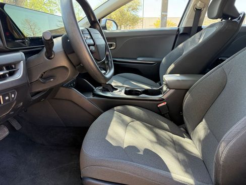 Used 2025 Kia K4 LXS image 28