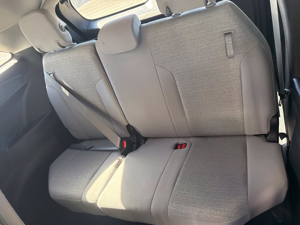 Used 2025 Toyota Sienna LE FWD image 13