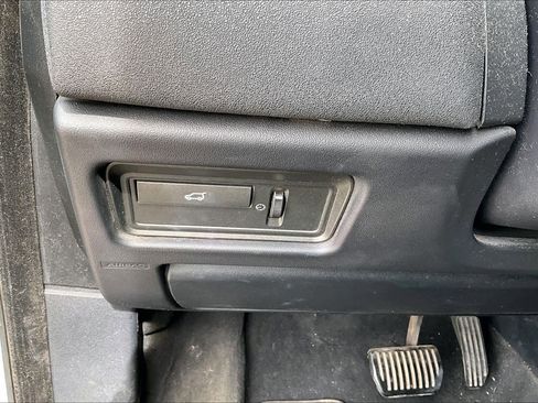 Used 2012 Land Rover Range Rover Evoque Pure Premium image 32