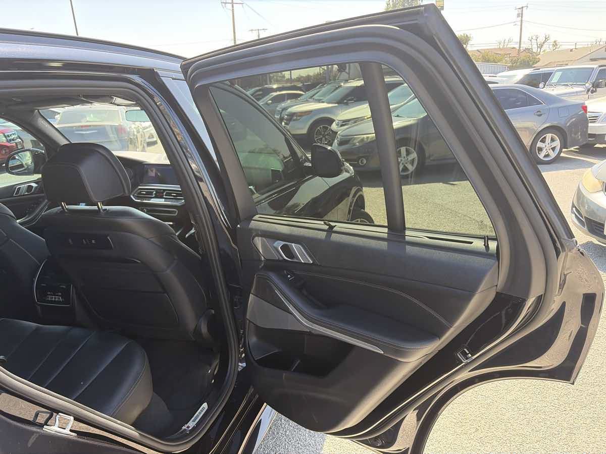 Used 2019 BMW X5 xDrive50i w/ M Sport Package AWD/4WD image 26