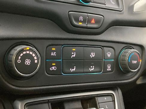 Used 2024 GMC Terrain SLE FWD image 21
