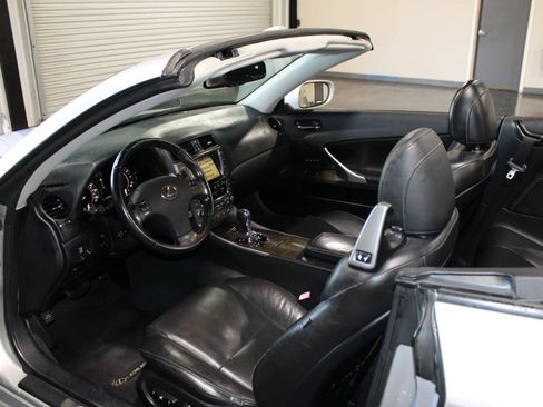 Used 2010 Lexus IS 350C w/ Luxury Pkg RWD image 39