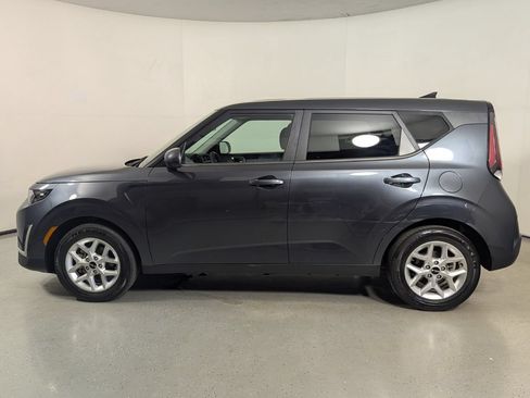 Used 2023 Kia Soul LX w/ LX Technology Package FWD image 4