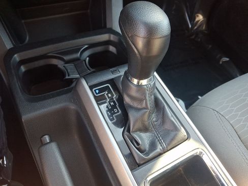 Used 2019 Toyota Tacoma SR5 AWD/4WD image 14