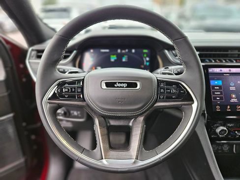 Used 2023 Jeep Grand Cherokee Overland image 26