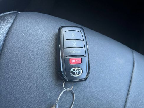 Used 2025 Toyota Highlander XSE AWD/4WD image 21
