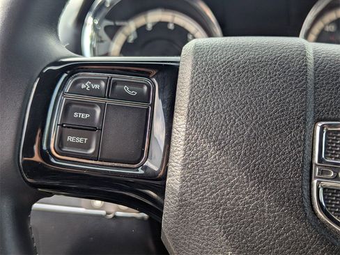 Used 2016 Dodge Grand Caravan SXT image 15