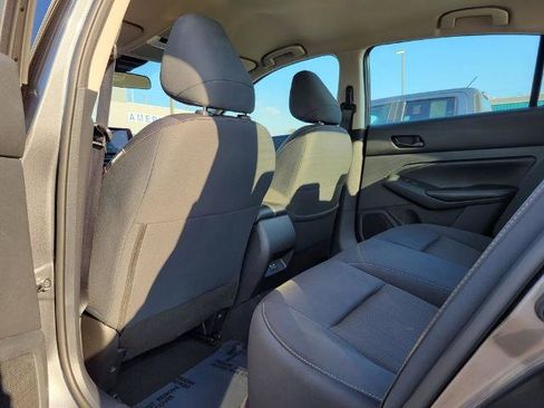 Used 2024 Nissan Altima 2.5 SV image 12