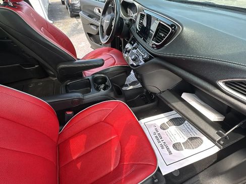 Used 2020 Chrysler Pacifica Limited w/ Quick Order Package 27H Red S FWD image 41