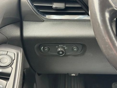 Used 2018 Chevrolet Traverse LT FWD image 24