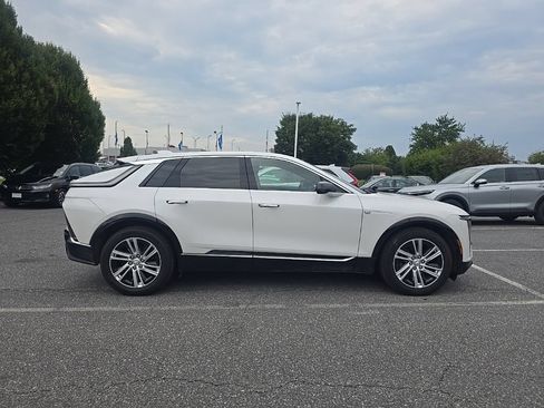 Used 2024 Cadillac Lyriq Tech AWD/4WD image 9