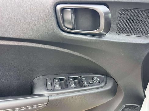 Certified 2026 Hyundai Venue SEL FWD image 15