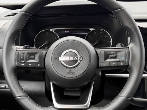 Used 2025 Nissan Pathfinder SL AWD/4WD image 18