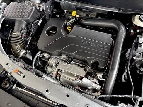 Used 2025 Chevrolet Equinox RS w/ Safety and Technology Package FWD image 32