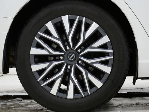 Used 2024 Nissan Altima 2.5 SV image 9