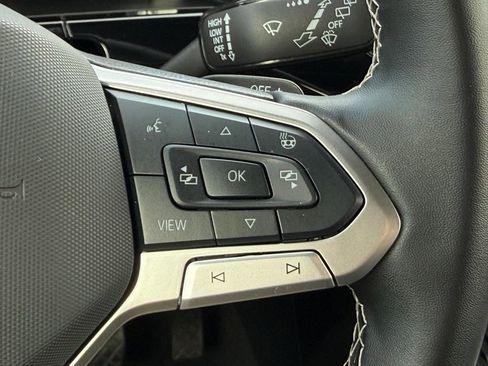 Certified 2025 Volkswagen Atlas Cross Sport SE image 17