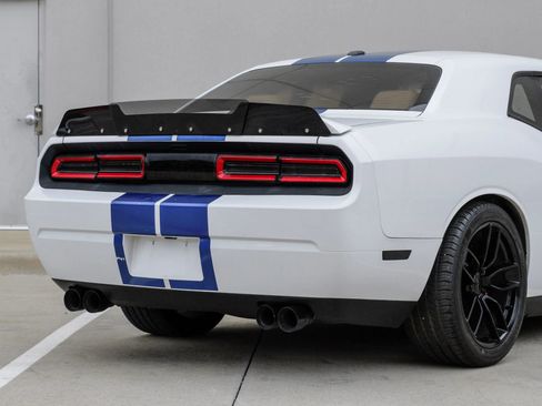 Used 2011 Dodge Challenger SRT8 RWD image 5