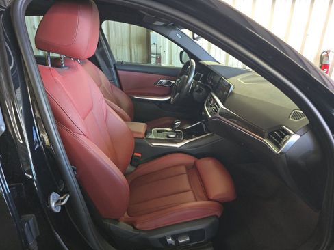 Used 2022 BMW 330i Sedan w/ M Sport Package RWD image 9