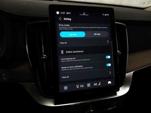 Certified 2025 Volvo XC90 B6 Plus image 24