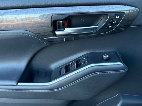 Certified 2022 Toyota Highlander Platinum image 13