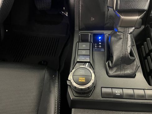 Certified 2025 Toyota 4Runner Limited image 24