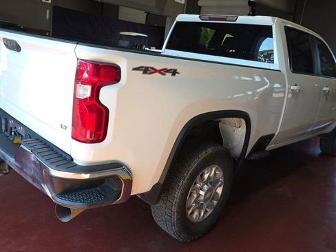 Used 2021 Chevrolet Silverado 2500 LT w/ Fleet Comfort Package AWD/4WD image 4
