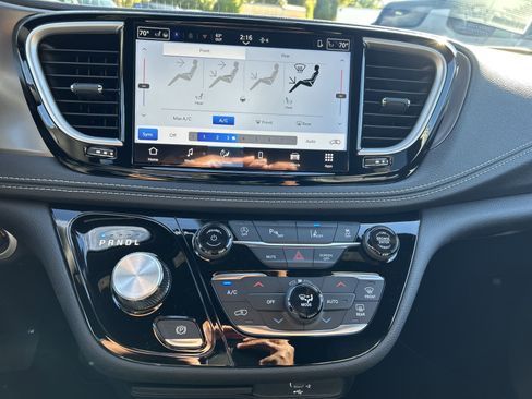 New 2026 Chrysler Pacifica Select image 43