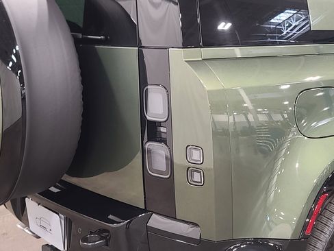 New 2026 Land Rover Defender 110 X-Dynamic SE AWD/4WD image 18