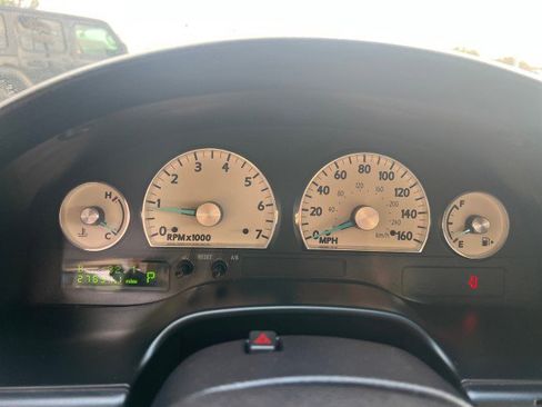 Used 2004 Ford Thunderbird image 22