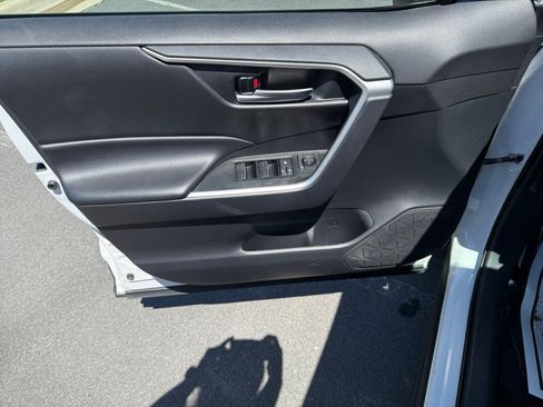 Certified 2025 Toyota RAV4 XLE AWD/4WD image 9